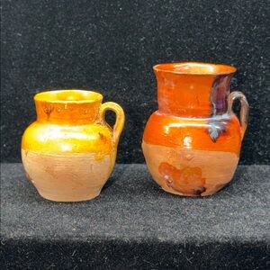 Miniature pottery set (approximately 35 mm and 45 mm tall)